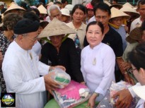 THĂM VIẾNG, CỨU TRỢ ĐỒNG BÀO NGHÈO TỈNH BẾN TRE (05/06/2011)