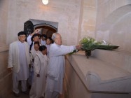 ĐOÀN HỘI THÁNH CAO ĐÀI TÒA THÁNH TÂY NINH TỪ TORINO ĐẾN PARIS – PHÁP VIẾNG MỘ ĐỨC CHƯỞNG ĐẠO NGUYỆT TÂM CHƠN NHƠN (VICTOR HUGO)