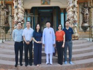 THỨ TRƯỞNG BỘ NGOẠI GIAO LÊ THỊ THU HẰNG THAM QUAN TÒA THÁNH TÂY NINH