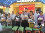 TẶNG QUÀ CHO ĐỒNG BÀO, ĐỒNG ĐẠO NGHÈO Ở HỌ ĐẠO THỊ TRẤN GÒ DẦU, TÂY NINH.