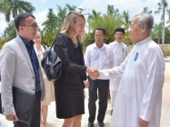 BÀ TỔNG LÃNH SỰ HOA KỲ TẠI VIỆT NAM CHÀO THĂM HỘI THÁNH CAO ĐÀI TÒA THÁNH TÂY NINH