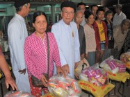TẶNG QUÀ TẾT CHO ĐỒNG BÀO VÀ ĐỒNG ĐẠO NGHÈO CỦA MỘT SỐ HỌ ĐẠO TẠI TỈNH TÂY NINH