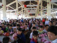 HỘI THÁNH PHÁT QUÀ TRUNG THU CHO CÁC NHI ĐỒNG