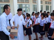 TẶNG VỞ CHO HỌC SINH NGHÈO TẠI TĨNH TÂY NINH NHÂN DỊP KHAI GIẢNG NĂM HỌC MỚI 2020-2021 