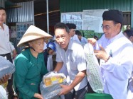 TẶNG QUÀ CHO ĐỒNG BÀO, ĐỒNG ĐẠO NGHÈO Ở HỌ ĐẠO CÁT TIÊN TỈNH LÂM ĐỒNG