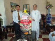 TRƯỞNG BAN TÔN GIÁO CHÍNH PHỦ VÀ HỘI CHỮ THẬP ĐỎ TÂY NINH ĐẾN CHÚC TẾT HỘI THÁNH CAO ĐÀI TÒA THÁNH TÂY NINH