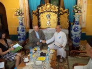 ĐẠI SỨ LƯU ĐỘNG HOA KỲ VỀ TỰ DO TÔN GIÁO QUỐC TẾ ĐẾN CHÀO THĂM  HỘI THÁNH CAO ĐÀI TÒA THÁNH TÂY NINH 