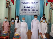 TẶNG QUÀ CHO ĐỒNG BÀO VÀ ĐỒNG ĐẠO NGHÈO Ở THÀNH PHỐ TÂY NINH, TỈNH TÂY NINH 