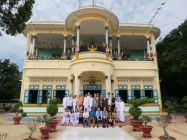 PHÁI ĐOÀN QUỐC TỀ CỦA 12 QUỐC GIA ĐẾN THAM QUAN HỘ PHÁP ĐƯỜNG VÀ TRÍ HUỆ CUNG TÒA THÁNH TÂY NINH 