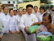THÁNH THẤT SÀI GÒN THĂM VÀ TẶNG QUÀ CHO ĐỒNG BÀO NGHÈO TẠI VĨNH LONG