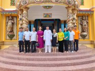 PHÁI ĐOÀN UỶ BAN NHÂN DÂN TỈNH BÌNH PHƯỚC THAM QUAN TÒA THÁNH TÂY NINH