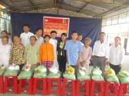 TẶNG QUÀ CHO ĐỒNG BÀO, ĐỒNG ĐẠO NGHÈO Ở XÃ PHƯỚC LƯU, HUYỆN TRẢNG BÀNG, TỈNH TÂY NINH